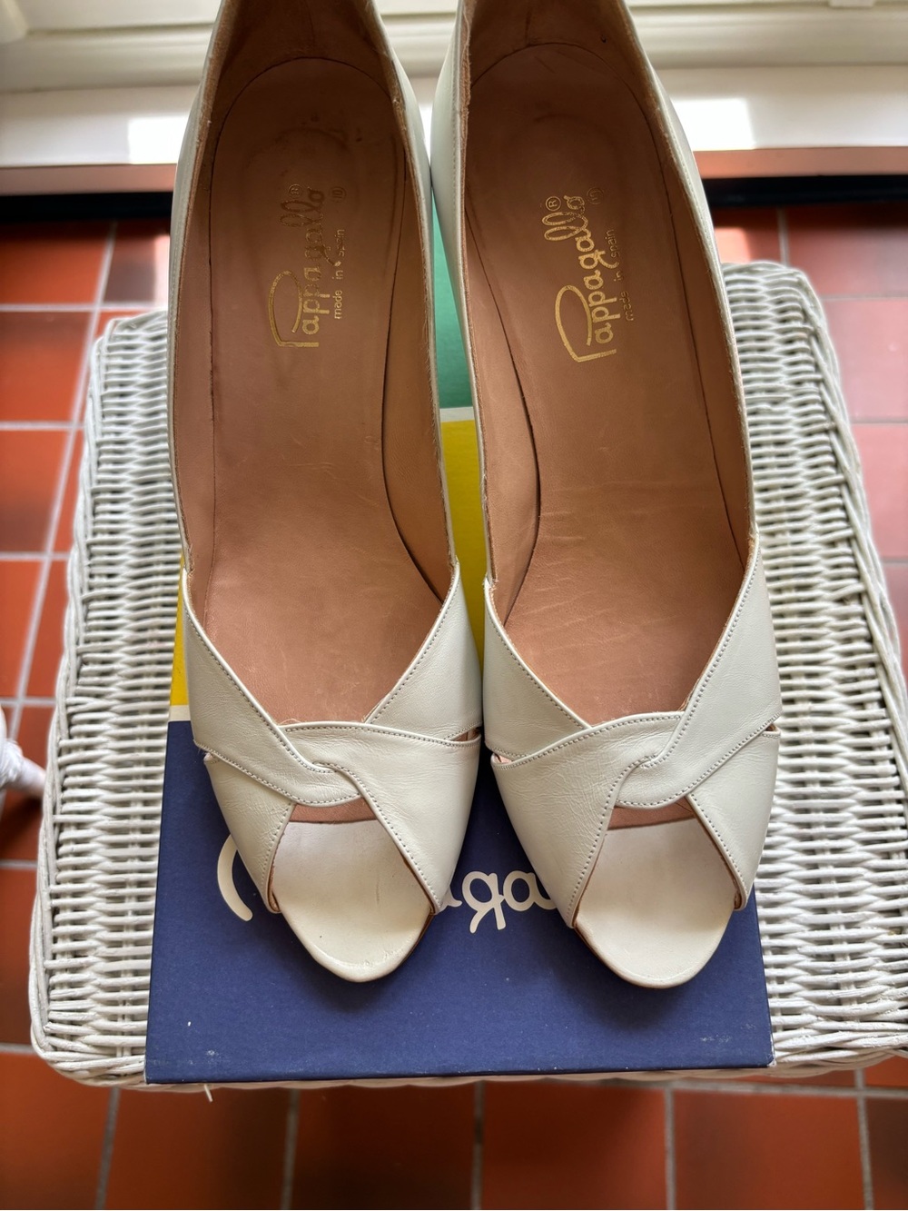Papagallo White Leather Peep-Toe Heels nice clean condition.